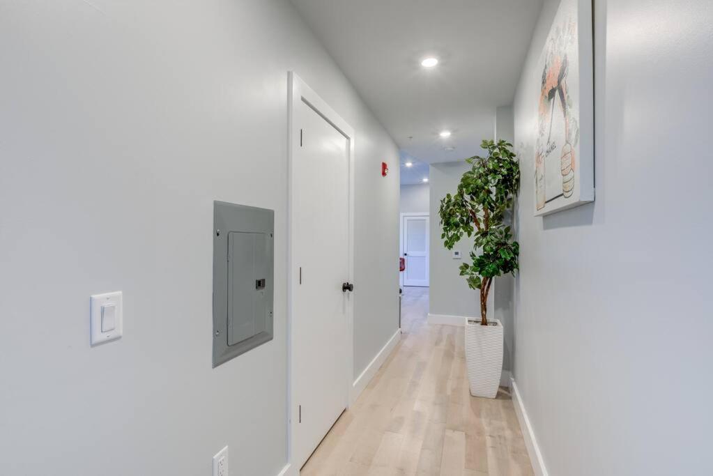 Luxury Designer Theme 2Br Apt Near Nyc / Thepath Lejlighed Newark Eksteriør billede