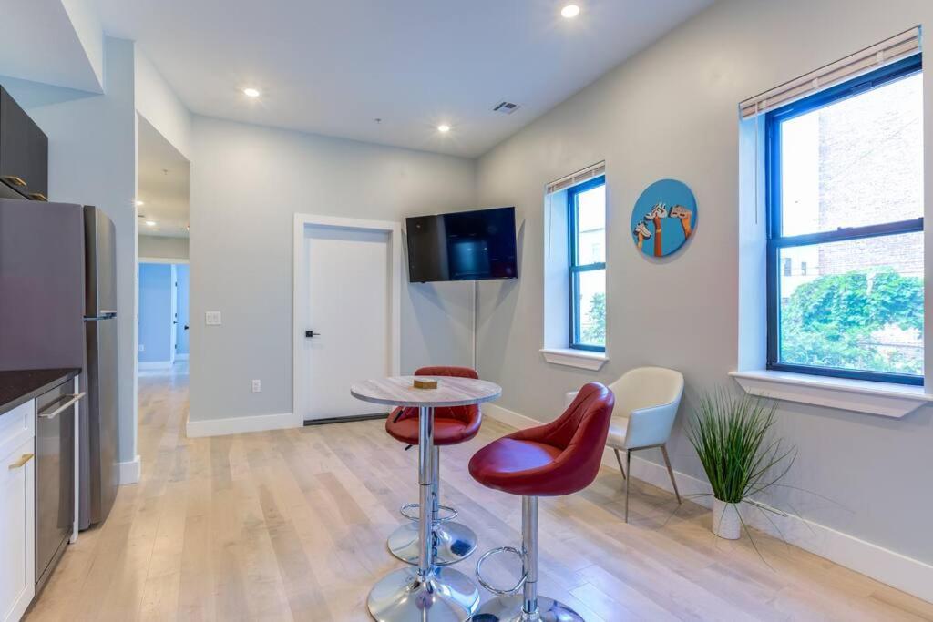 Luxury Designer Theme 2Br Apt Near Nyc / Thepath Lejlighed Newark Eksteriør billede